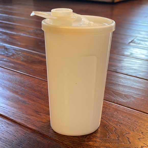 Tupperware Other - Vintage 1970's Tupperware Sweet Saver with Flip Pour Spout Container